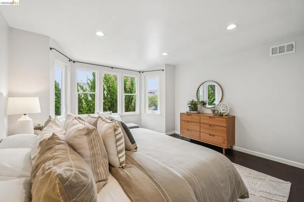 1014 10Th St Oakland, CA 94607
