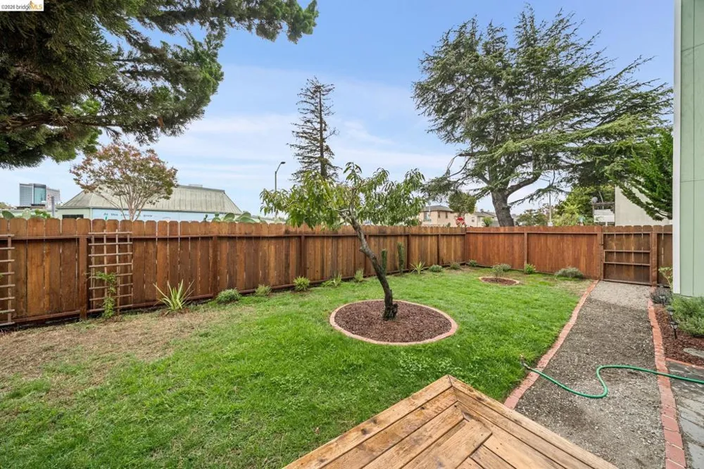 1014 10Th St Oakland, CA 94607