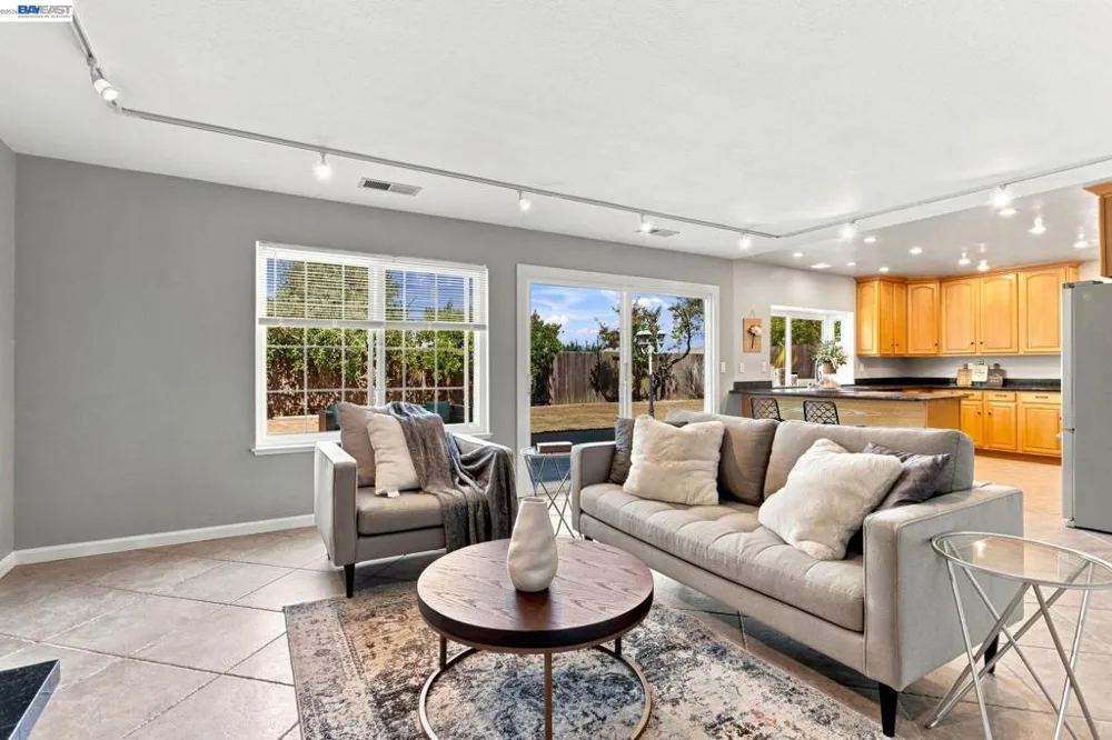148 Valley Oak Ln Vallejo, CA 94591