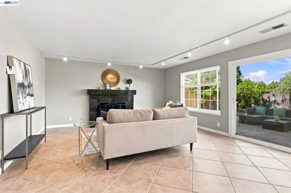 148 Valley Oak Ln Vallejo, CA 94591