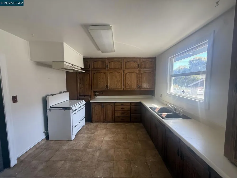 2027 96th ave Oakland, CA 94603