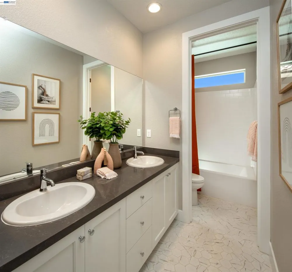 386 Caspian Way Napa, CA 94558