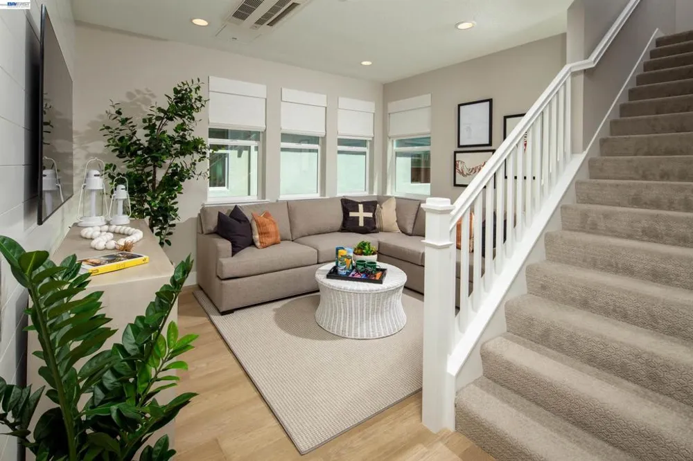386 Caspian Way Napa, CA 94558
