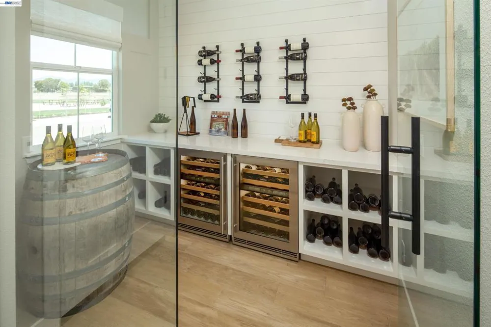 386 Caspian Way Napa, CA 94558