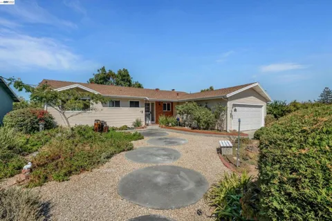 327 Kingston Ave