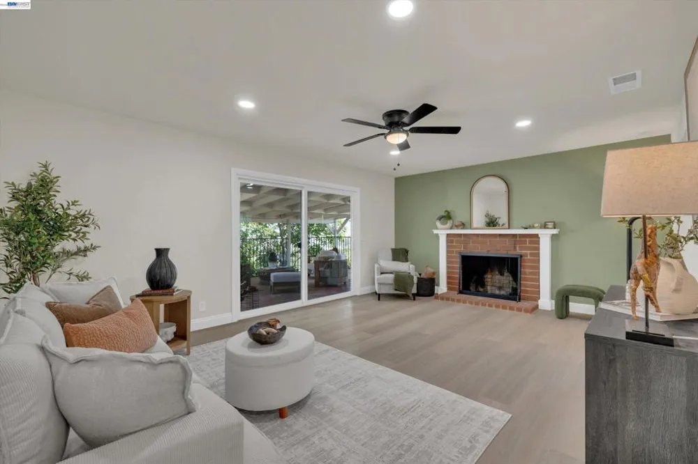 327 Kingston Ave Martinez, CA 94553
