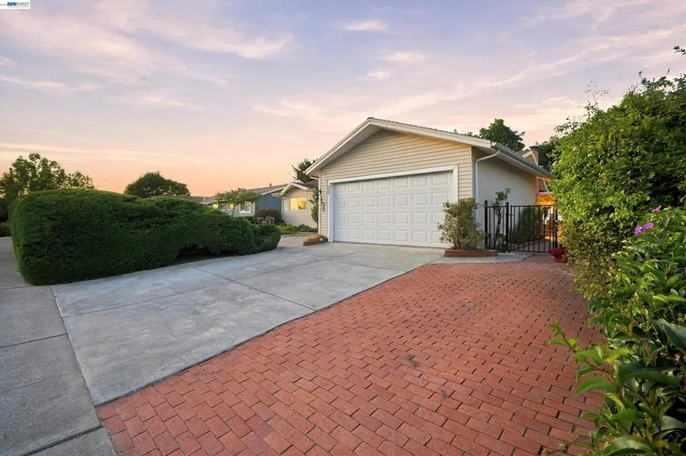 327 Kingston Ave Martinez, CA 94553