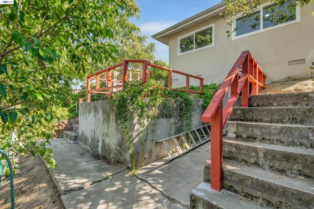 327 Kingston Ave Martinez, CA 94553
