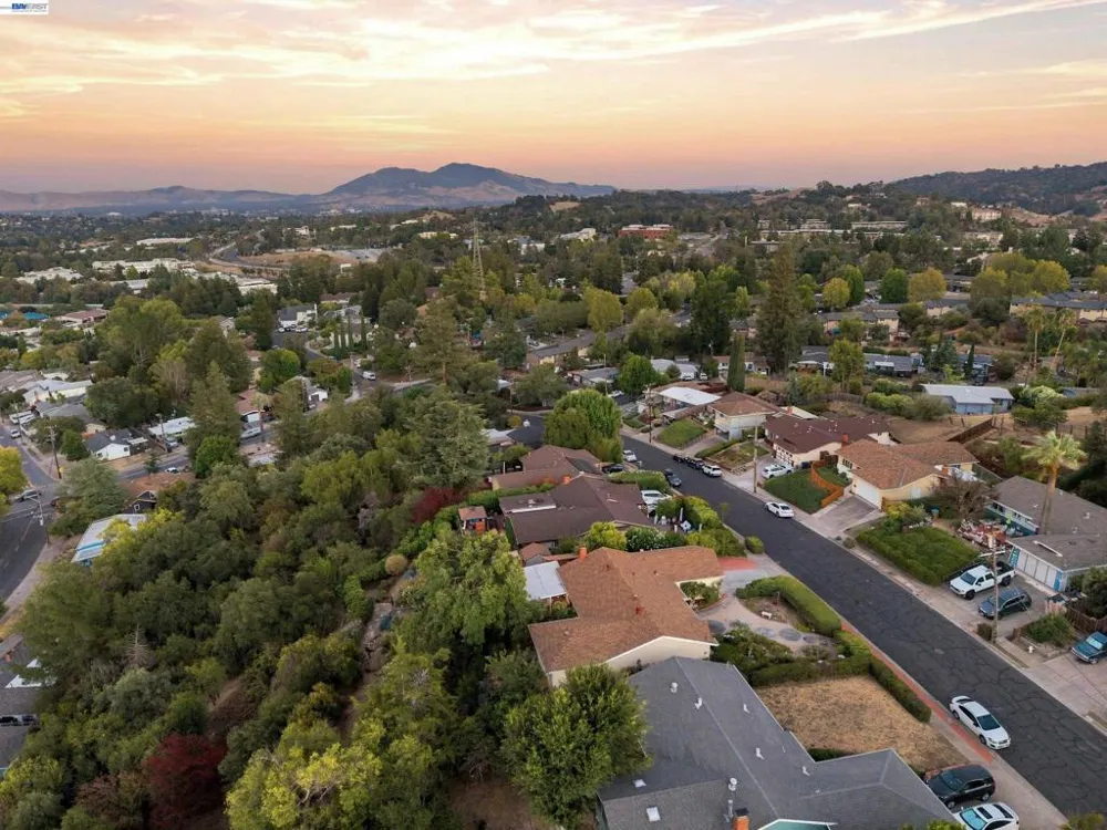 327 Kingston Ave Martinez, CA 94553