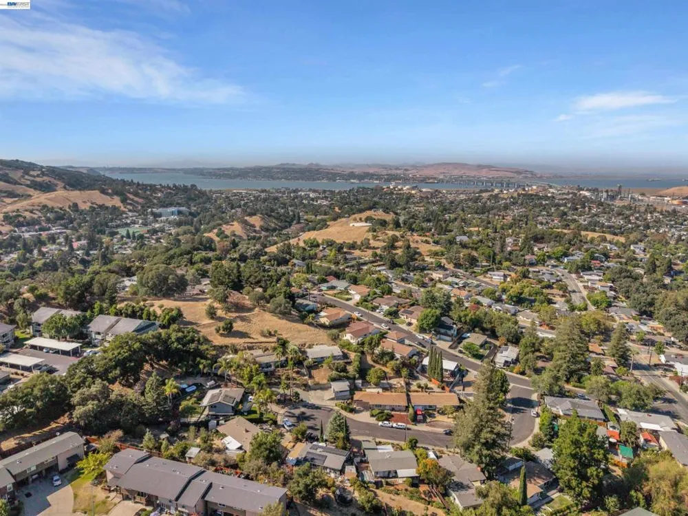 327 Kingston Ave Martinez, CA 94553