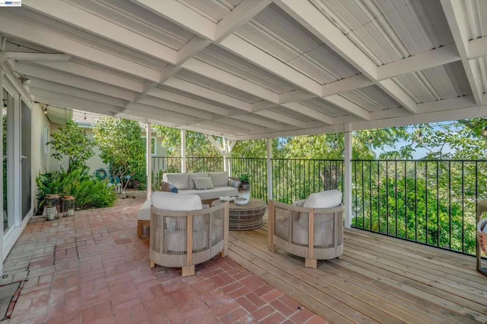 327 Kingston Ave Martinez, CA 94553