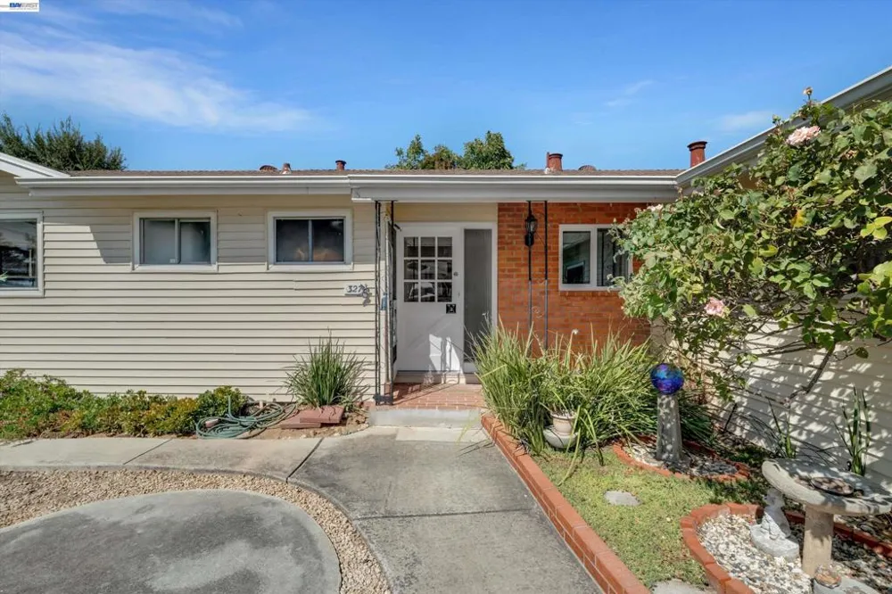 327 Kingston Ave Martinez, CA 94553