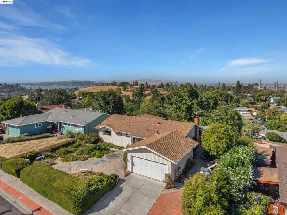 327 Kingston Ave Martinez, CA 94553