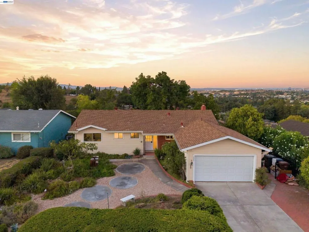 327 Kingston Ave Martinez, CA 94553