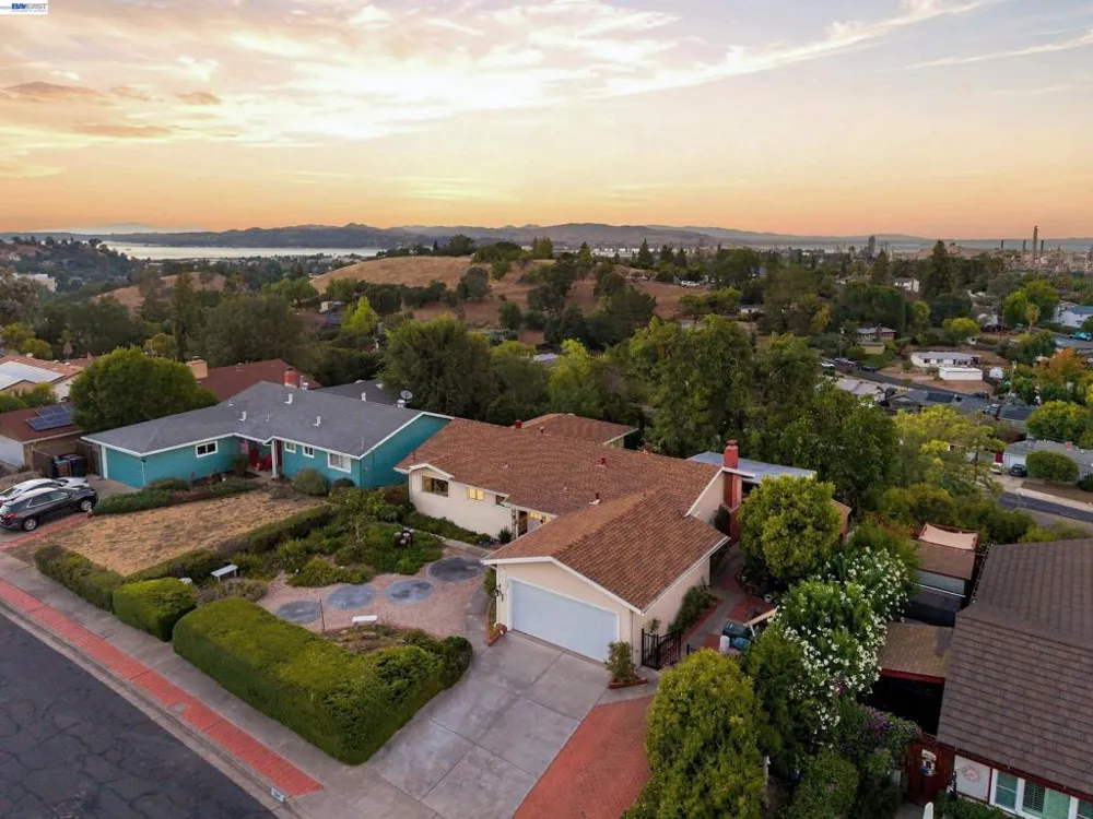 327 Kingston Ave Martinez, CA 94553