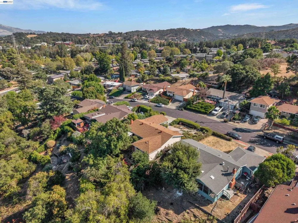 327 Kingston Ave Martinez, CA 94553