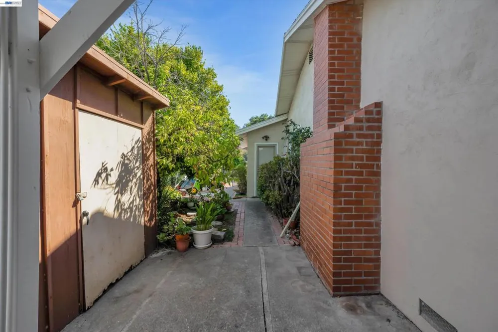 327 Kingston Ave Martinez, CA 94553