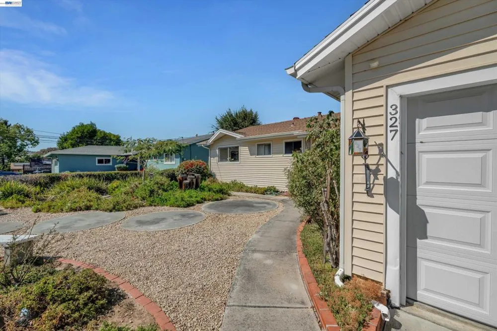 327 Kingston Ave Martinez, CA 94553
