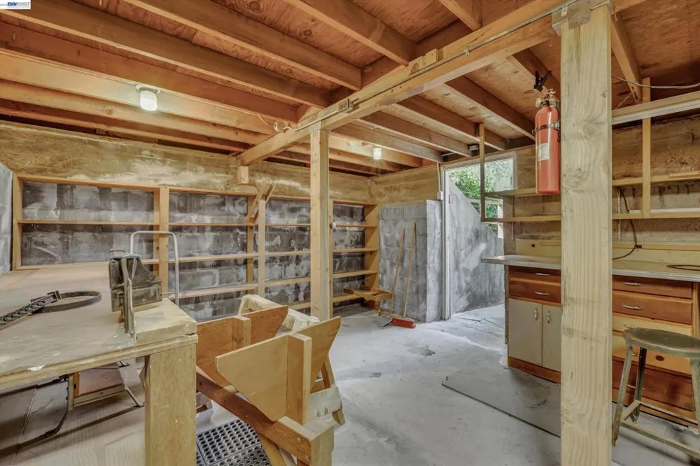 327 Kingston Ave Martinez, CA 94553