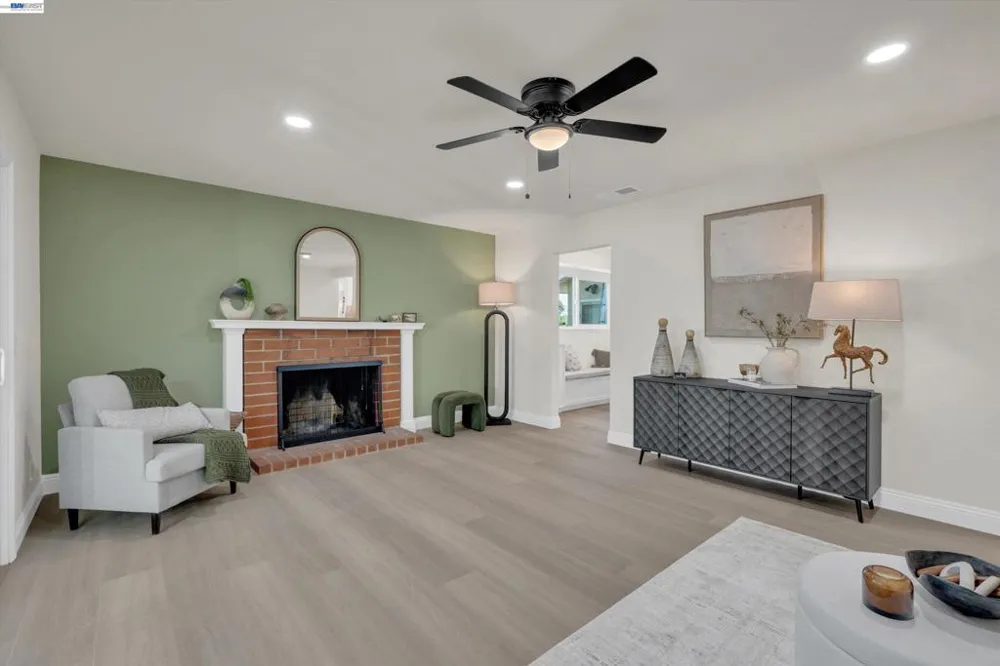 327 Kingston Ave Martinez, CA 94553