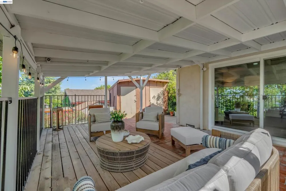 327 Kingston Ave Martinez, CA 94553