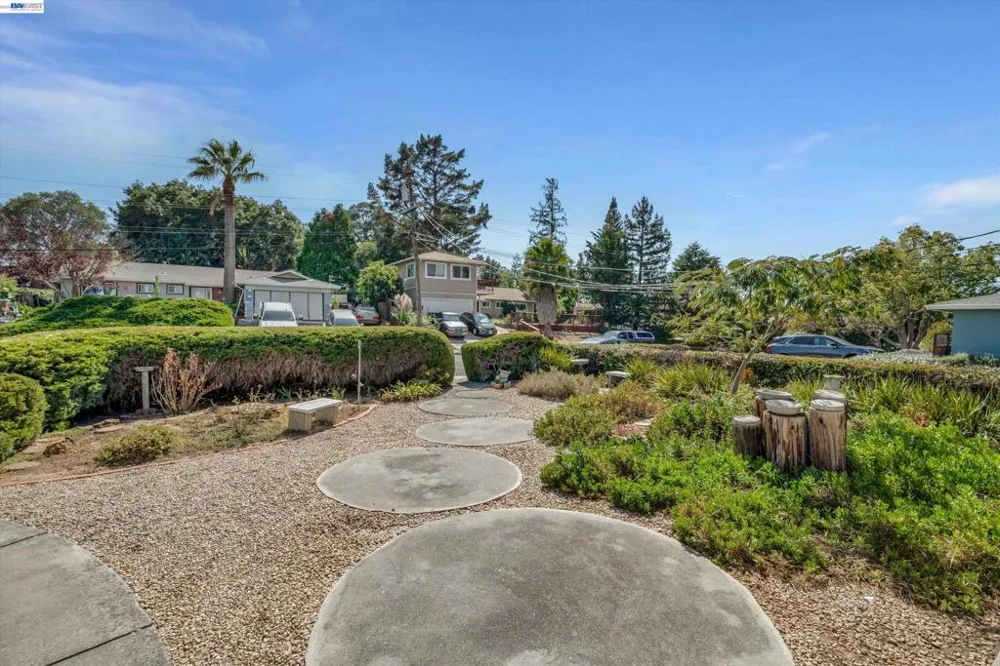 327 Kingston Ave Martinez, CA 94553