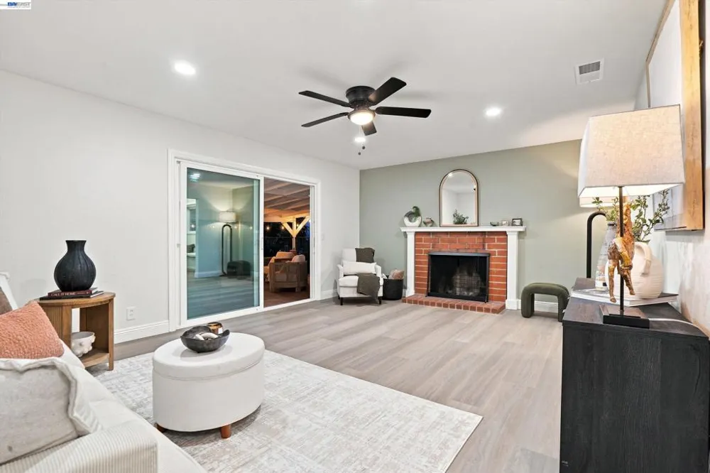 327 Kingston Ave Martinez, CA 94553