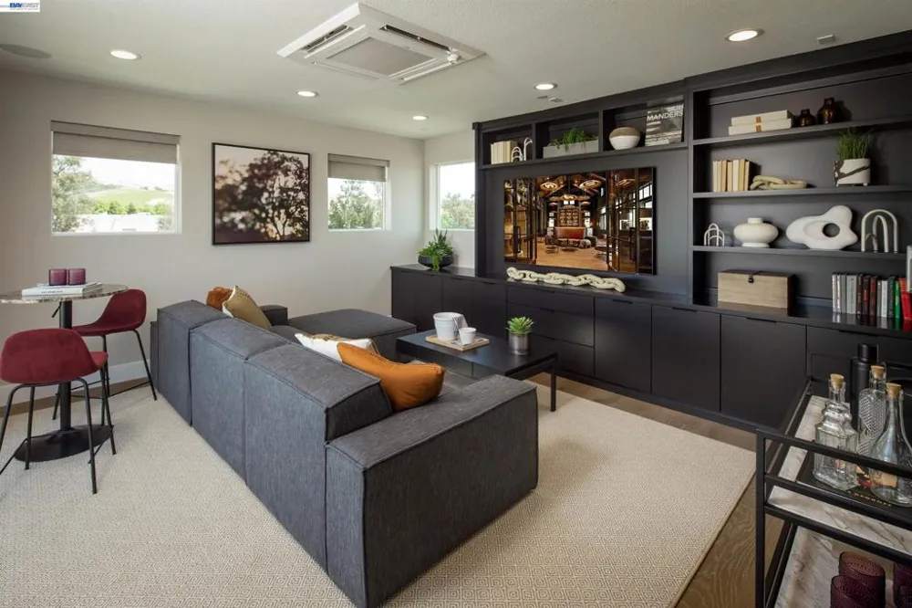 349 Currant Drive Napa, CA 94558