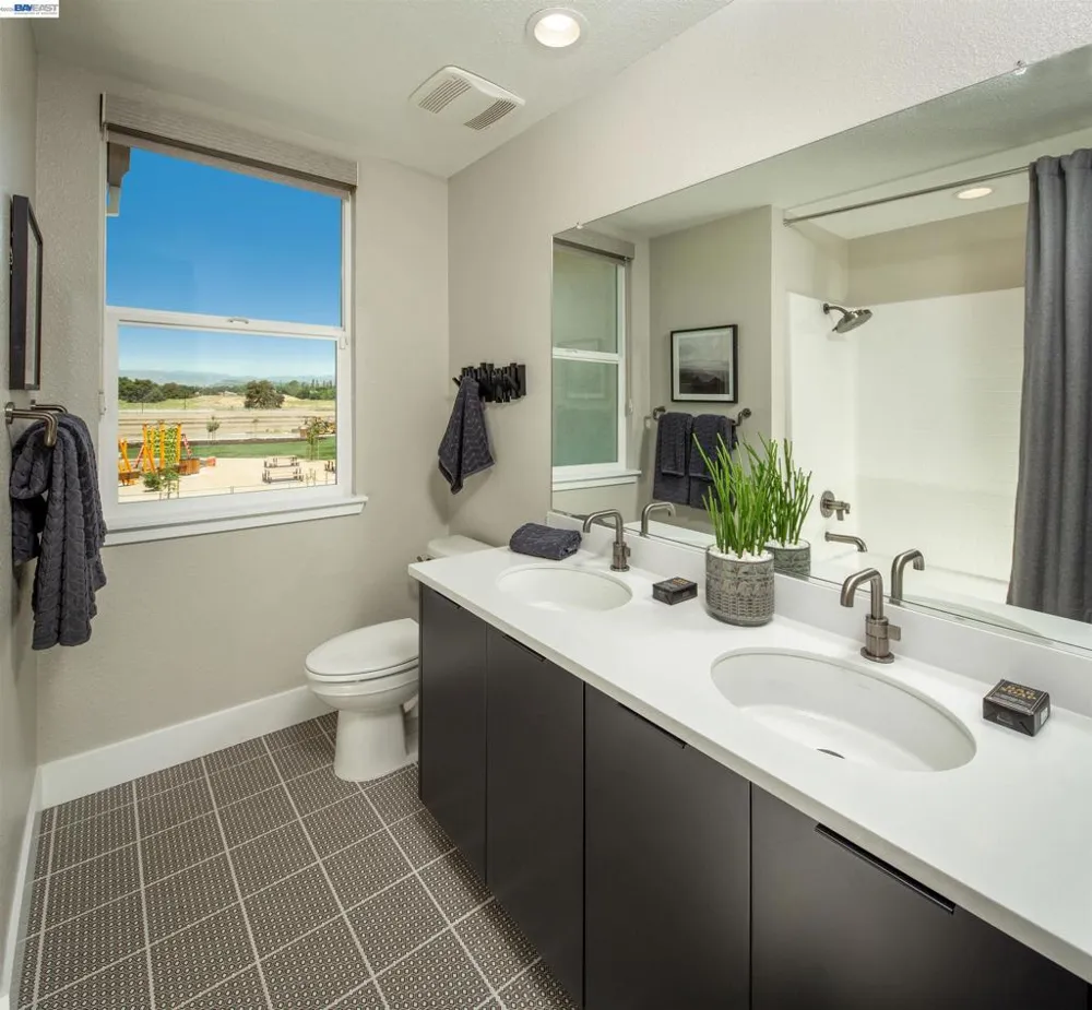 349 Currant Drive Napa, CA 94558