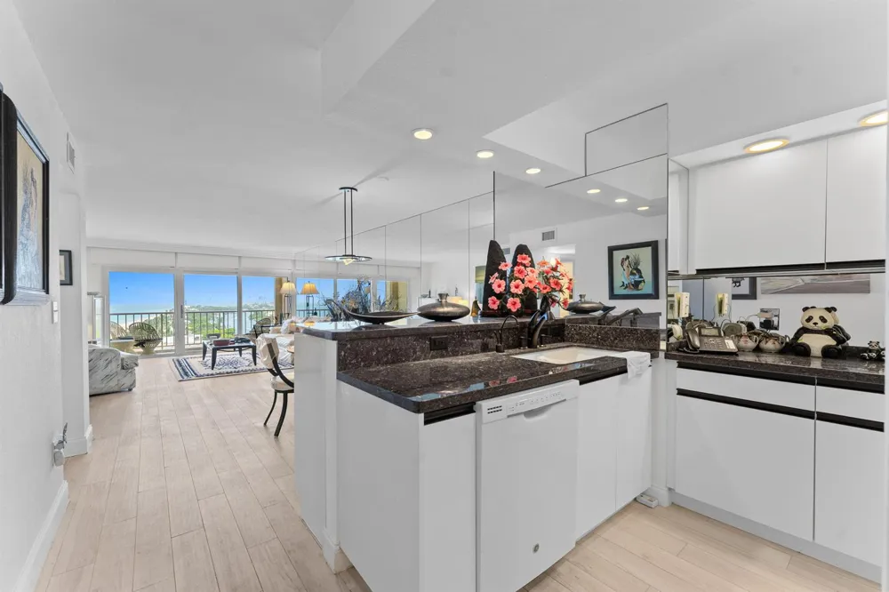 1021 HILLSBORO MILE #PH3 Hillsboro Beach, FL 33062