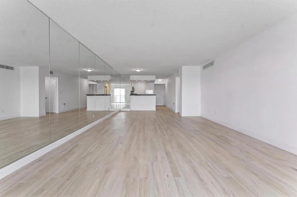 1021 HILLSBORO MILE #PH3 Hillsboro Beach, FL 33062