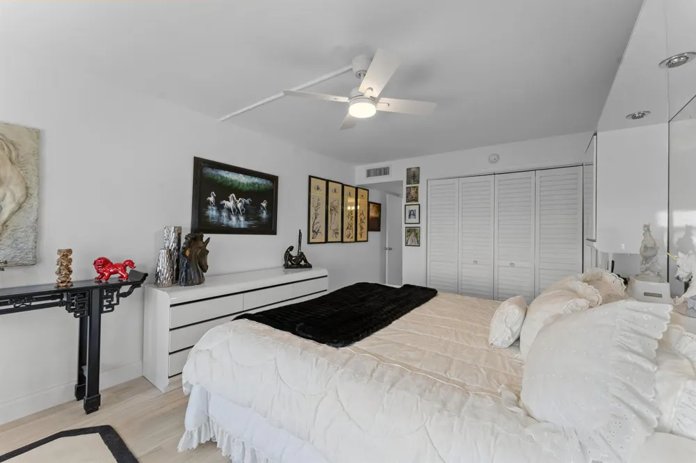 1021 HILLSBORO MILE #PH3 Hillsboro Beach, FL 33062