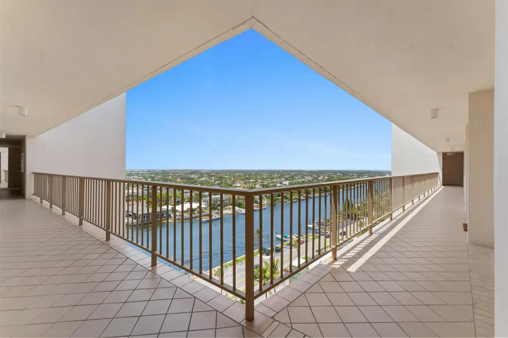 1021 HILLSBORO MILE #PH3 Hillsboro Beach, FL 33062