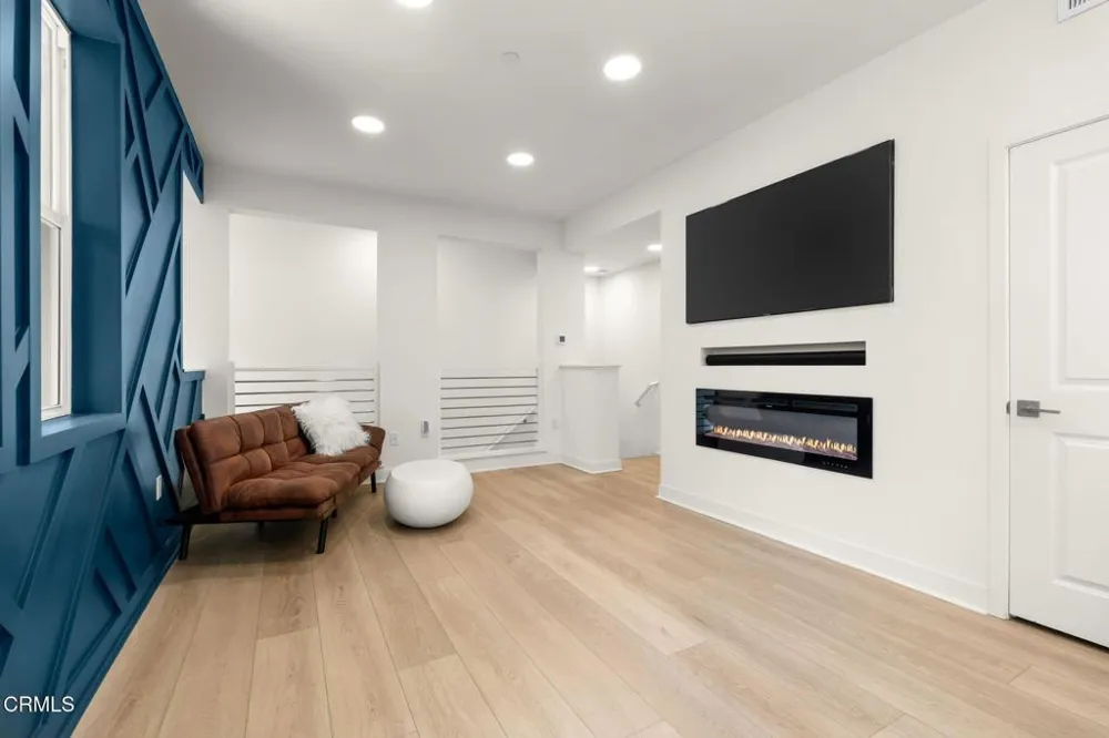 1244 E Thompson Boulevard #101 Ventura, CA 93001