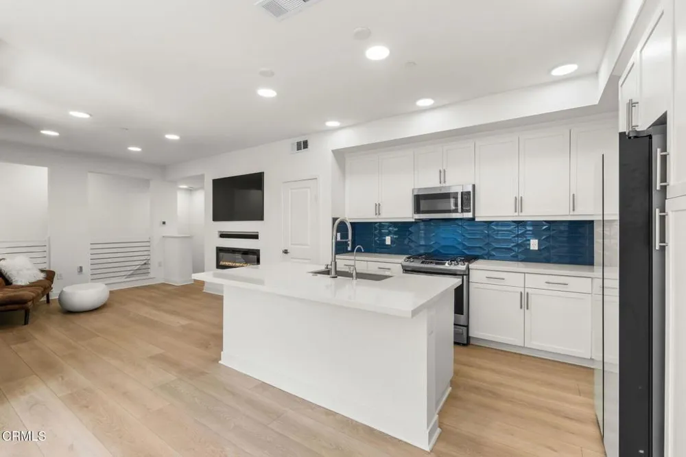 1244 E Thompson Boulevard #101 Ventura, CA 93001