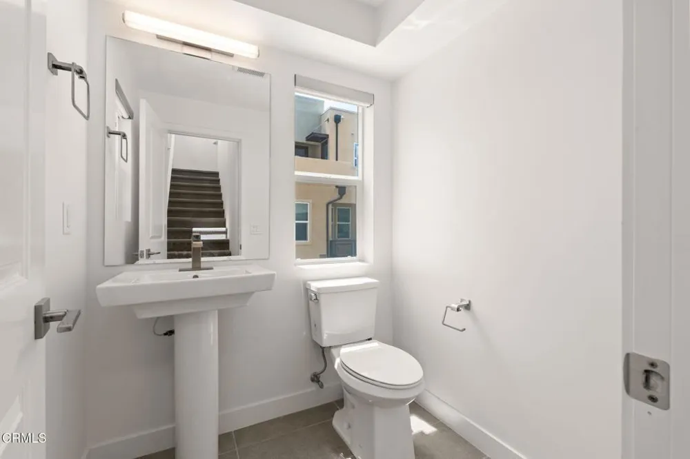 1244 E Thompson Boulevard #101 Ventura, CA 93001