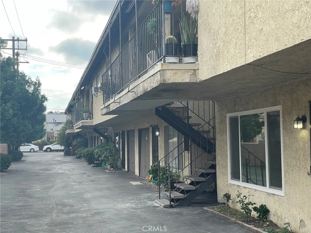 1131 S Alta Vista Avenue #F Monrovia, CA 91016