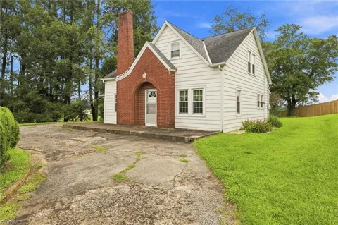 4105 Boone Trail