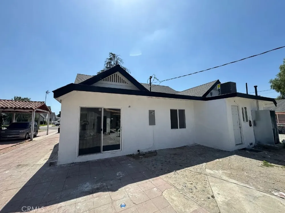 1161 La Cadena Colton, CA 92324