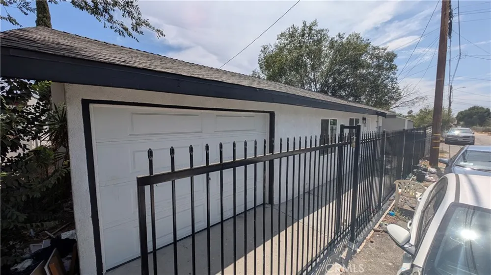 1161 La Cadena Colton, CA 92324