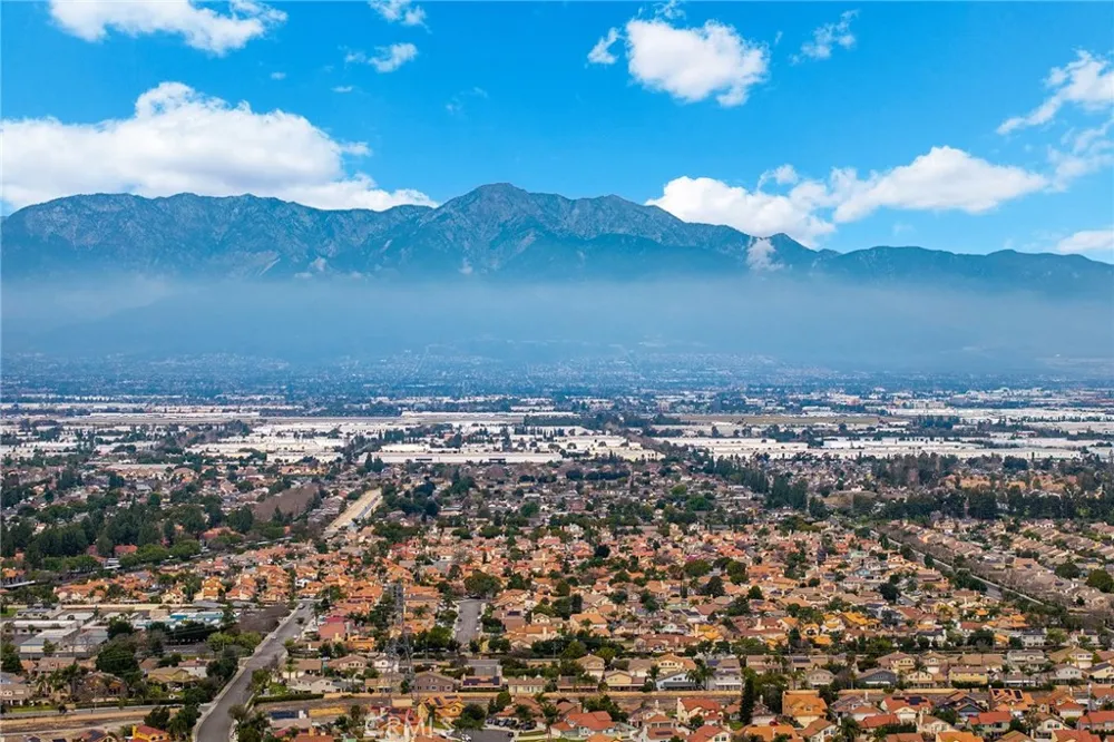 2972 E Calgary Ontario, CA 91761