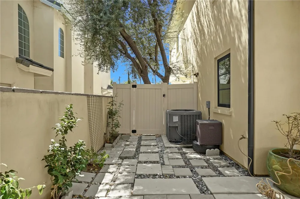 318 California Street Arcadia, CA 91006