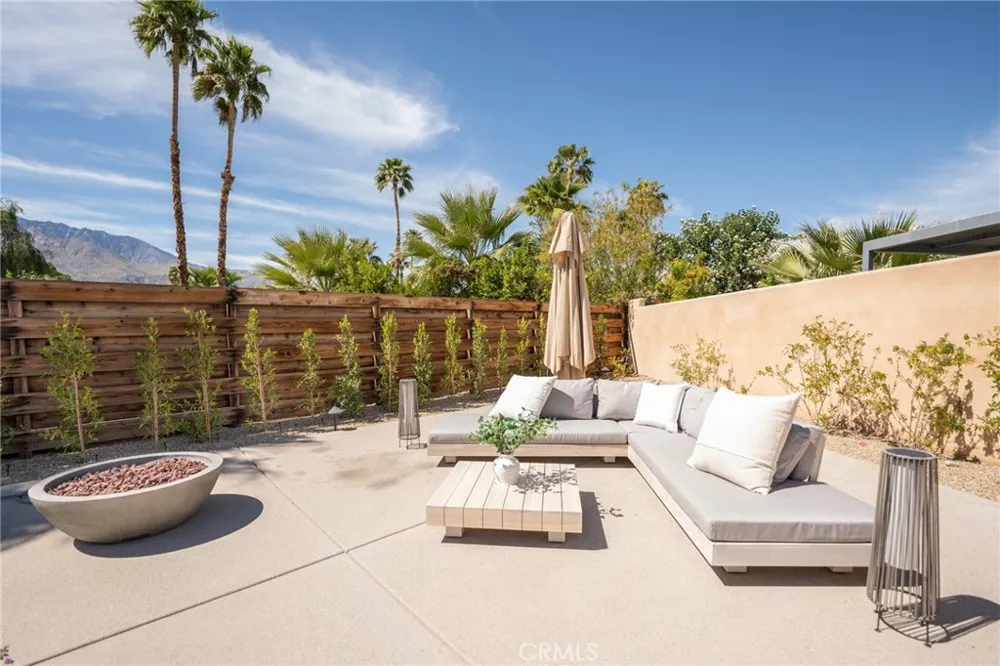 575 Burton Way Palm Springs, CA 92262