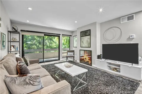 950 Kings Road #103