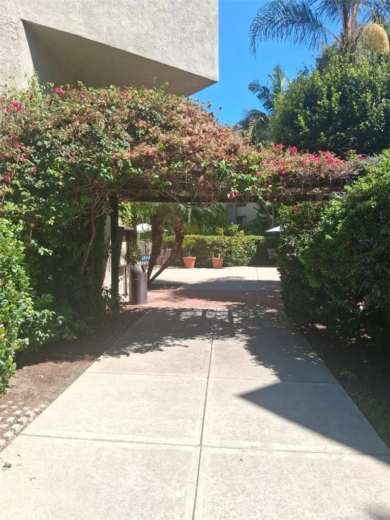 950 Kings Road #103 West Hollywood, CA 90069