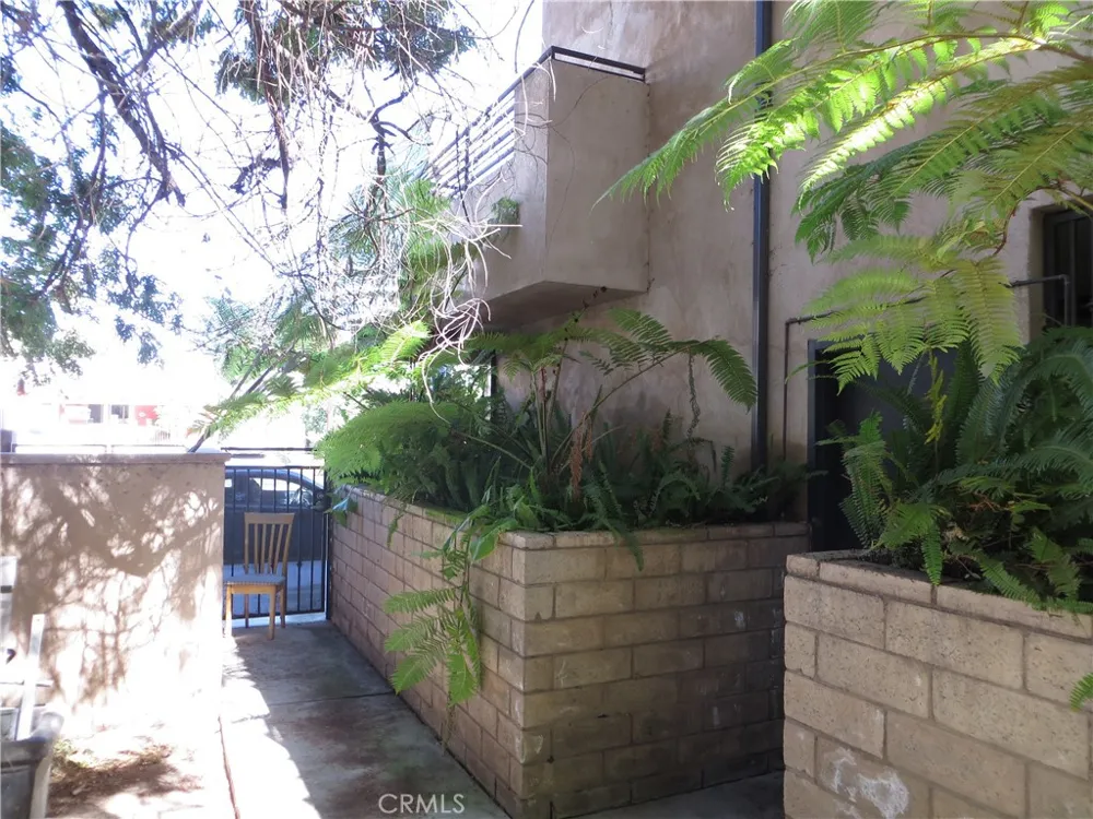 5555 Carpenter #4 Valley Village, CA 91607