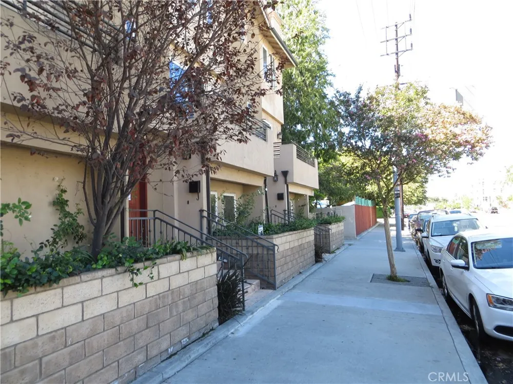 5555 Carpenter #4 Valley Village, CA 91607