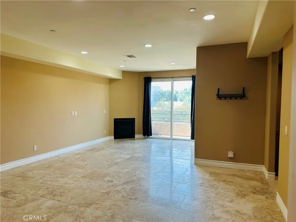 5555 Carpenter #4 Valley Village, CA 91607