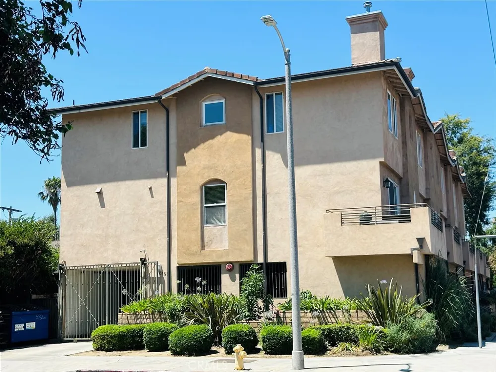 5555 Carpenter #4 Valley Village, CA 91607