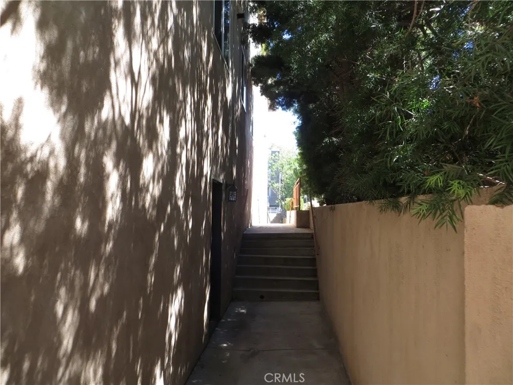 5555 Carpenter #4 Valley Village, CA 91607